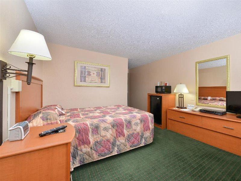 Super 8 By Wyndham Casper West By The River Екстер'єр фото