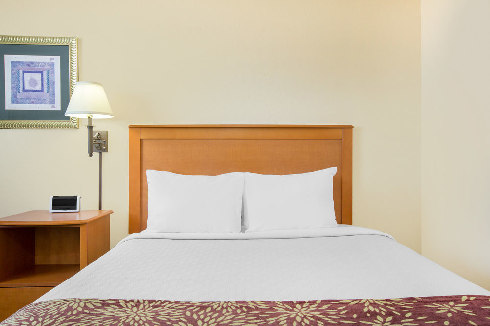 Super 8 By Wyndham Casper West By The River Екстер'єр фото