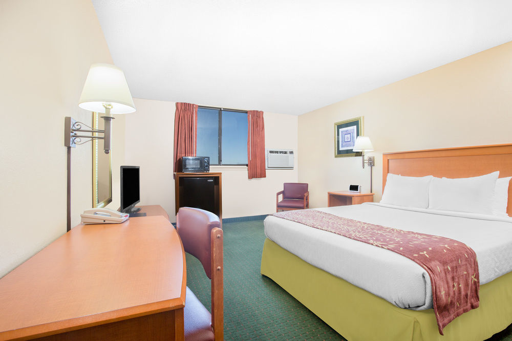 Super 8 By Wyndham Casper West By The River Екстер'єр фото